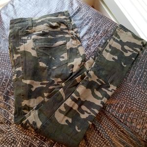 Gracia camo jean..M